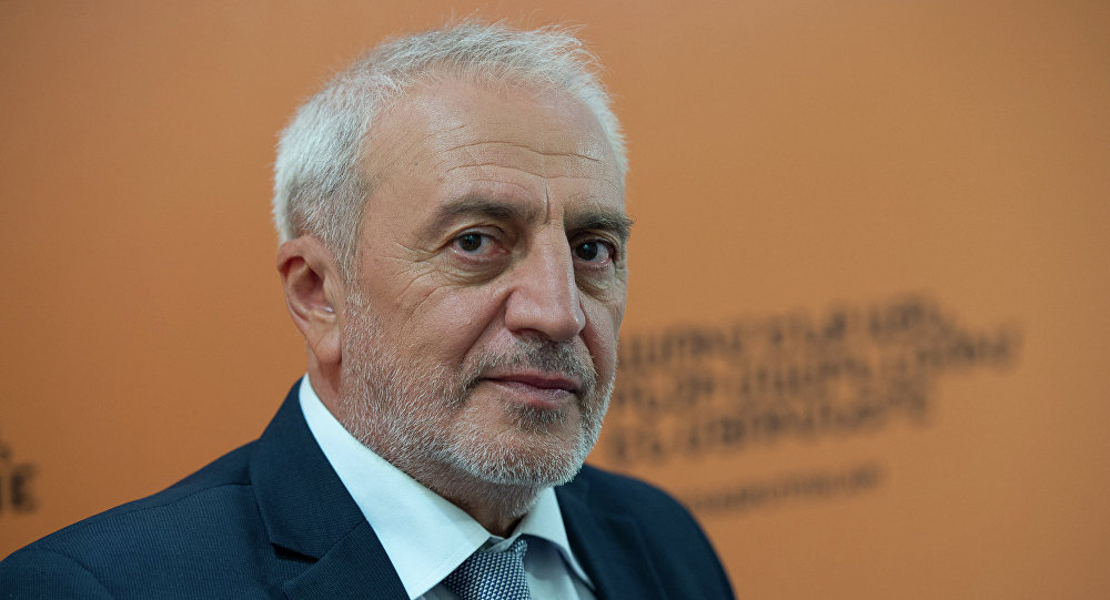  Երկրում, որտեղ ՀՆԱ-ի 20%-ը 15 ընտանիքի ձեռքում է, կուսակցական լայն համակարգ դժվար է ակնկալել