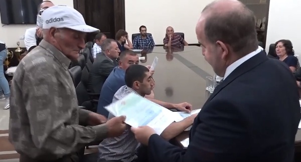 Շիրակի մարզից 15 ընտանիք բնակարանի գնման վկայագիր է ստացել