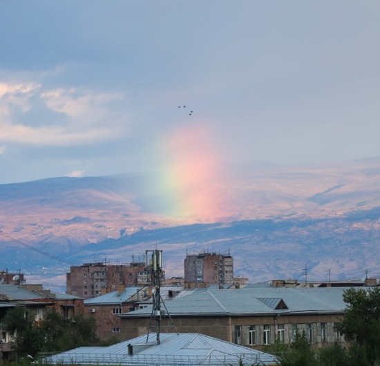 Օրվա կադրը.  Ծիածանն՝ անձրևոտ Երևանի երկնքում