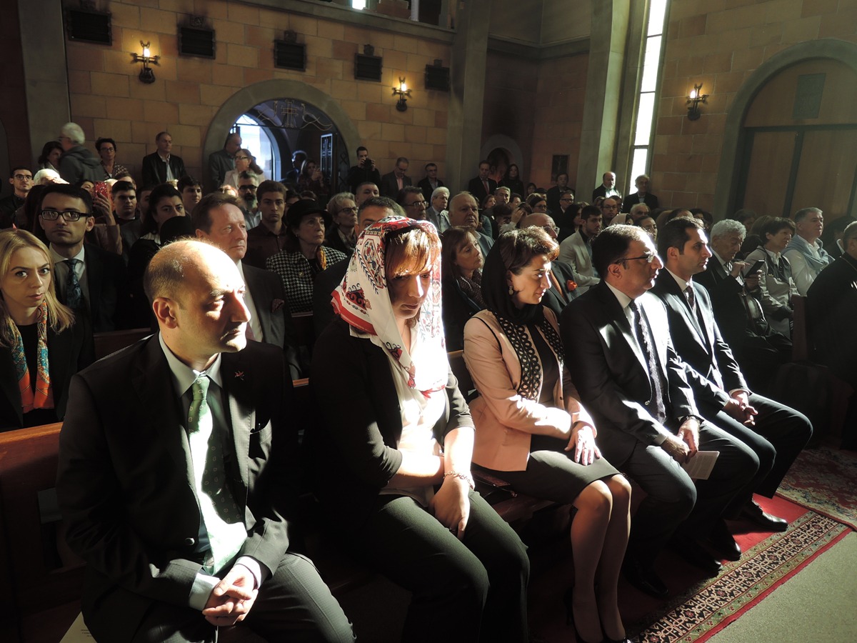 Կաթողիկոսը Սուրբ Պատարագ է մատուցել Ժնևի Սուրբ Հակոբ հայկական եկեղեցում. ներկա է գտնվել Աննա Հակոբյանը