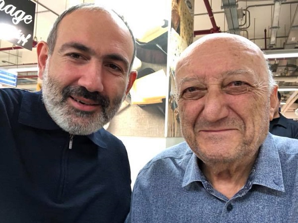 Գնալ խանութ եւ հանդիպել... Հայաստանի Ազգային հերոս Հովհաննես Չեքիջյանին. վարչապետը լուսանկար է հրապարակել