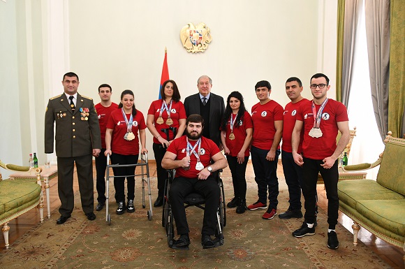 Նախագահ Սարգսյանը հյուրընկալել է ՀՀ հաշմանդամային սպորտի ֆեդերացիայի անդամներին