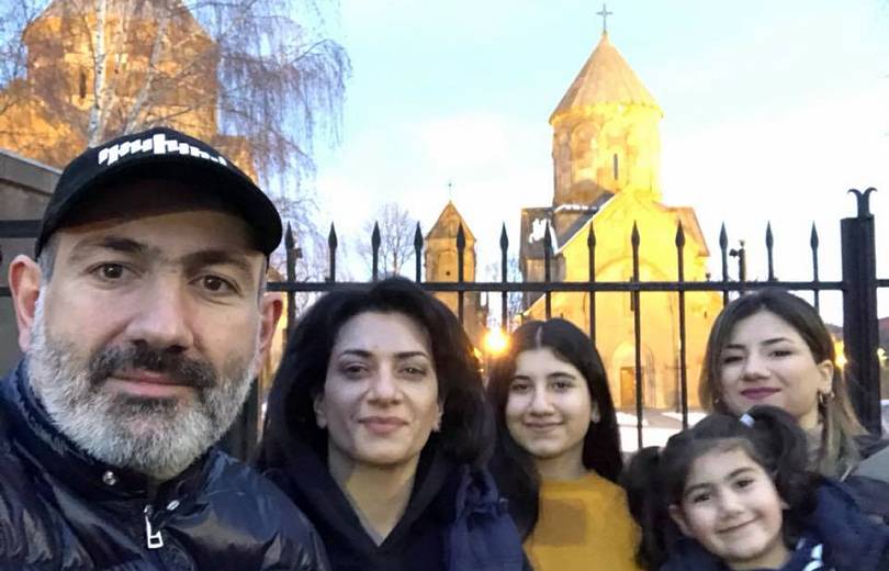 Մտանք ծաղկաձորյան ռեստորաններից մեկը, սրահը համարյա լեցուն է. Փաշինյան