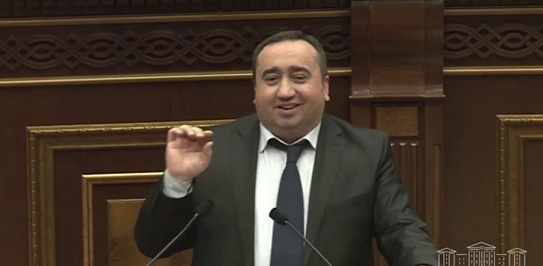 Ինքն անչափահաս ա, ինքը հեր ունի․․․Նախագիծն ԱԺ-ում ուրախ մթնոլորտ ապահովեց