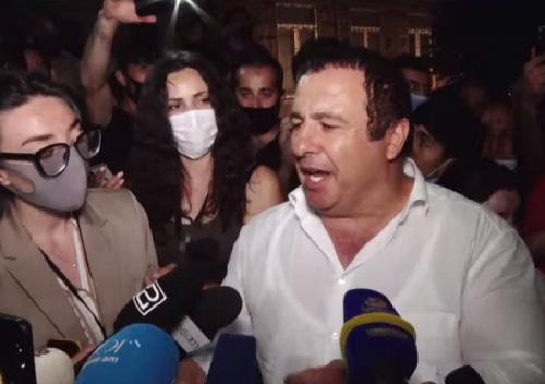 Քաղաքական հետապնդում է․ Գագիկ Ծառուկյանը դուրս եկավ ԱԱԾ շենքից