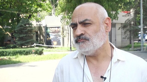 Այստեղ եկել եմ՝ իրավապահներին աջակցելու համար. Վարդգես Գասպարին՝ Ծառուկյանի առանձնատան մոտ է