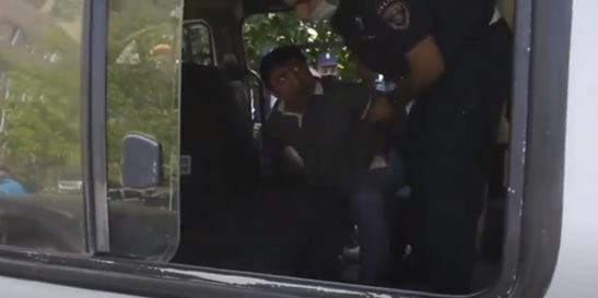 Շունչս կտրվեց, արա․ ոստիկանները բերման ենթարկեցին ըմբիշ Ռոման Ամոյանին