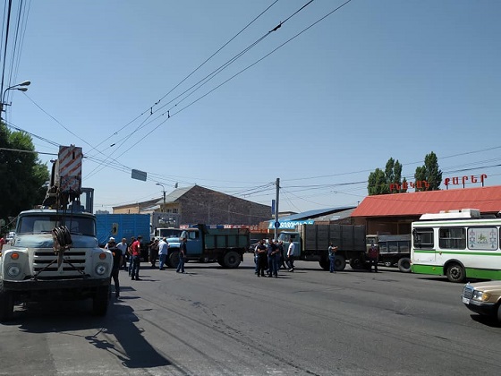 Քաղաքացիների ուժերով մաքրվեց․ Փակել էին փողոցը՝ այդ թվում` Շտապօգնության մեքենաների համար