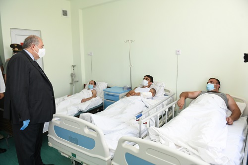 Արմեն Սարգսյանն այցելել է ՊՆ կենտրոնական կլինիկական զինվորական հոսպիտալ