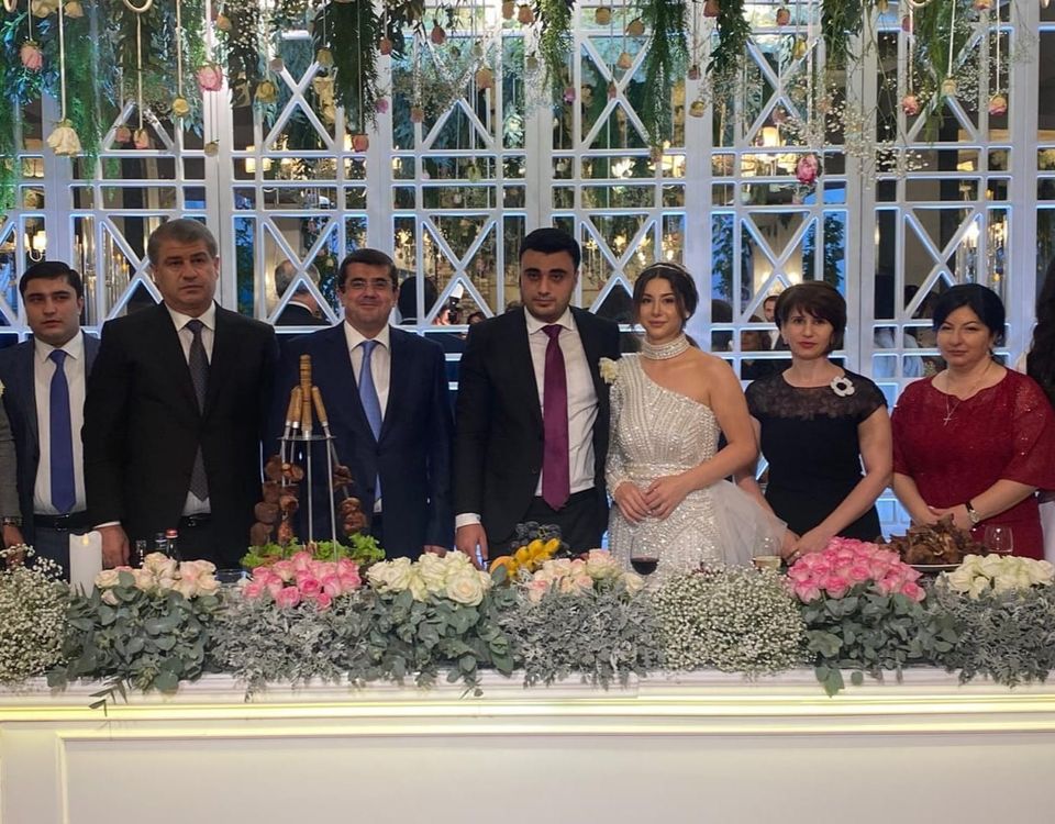 Իմ լավ ընկեր Կամո Աղաջանյանն հյուրընկալել էր մեզ՝ Արմինեի և Գոռի պսակադրության առիթով