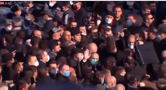 Ինչպե՞ս Նիկոլ Փաշինյանը մուտք գործեց Եռաբլուր․ կադրերն՝ առանց մեկնաբանության