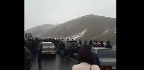 Գեղարքունիքցիները փակել են Երևան-Սևան մայրուղին