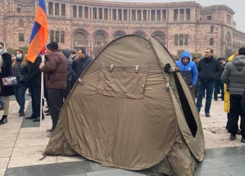 Հանրապետության Հրապարակում վրաններ են խփում