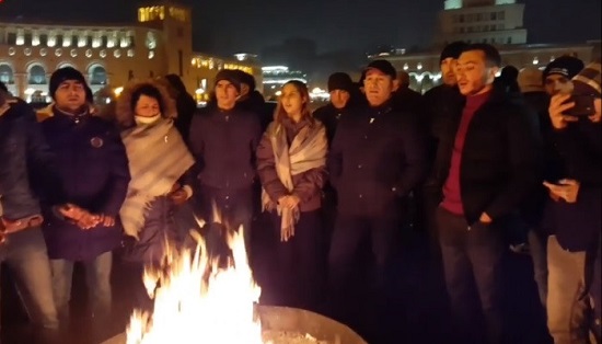 «Հայրենիքի փրկության շարժման» նստացույցը Հանրապետության հրապարակում շարունակվում է