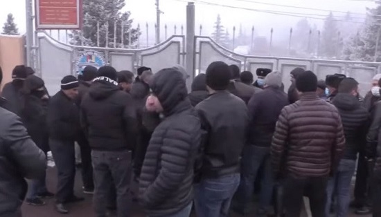 «Չգիտենք՝ մեր տղաներին ուր են տանում, անվտագության երաշխիք չկա». զինծառայողների ծնողներն ակցիա են անում