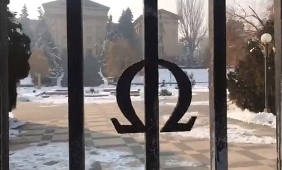 ԱԺ դարպասներին «Օմեգա»-յի նշանն են  փակցրել