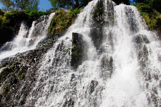 Ինչու՞ է սևացել  Շաքիի ջրվեժը