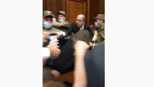 Ինչպե՞ս Աննա Մկրտչյանին բռնի ուժով դուրս հանեցին ԱԺ նիստերի դահլիճից․Պատգամավորը կադրեր է հրապարակել