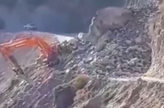 Քարվաճառում ադրբեջանական տրակտորը մնացել է քարակույտի տակ՝ քարաթափման արդյունքում