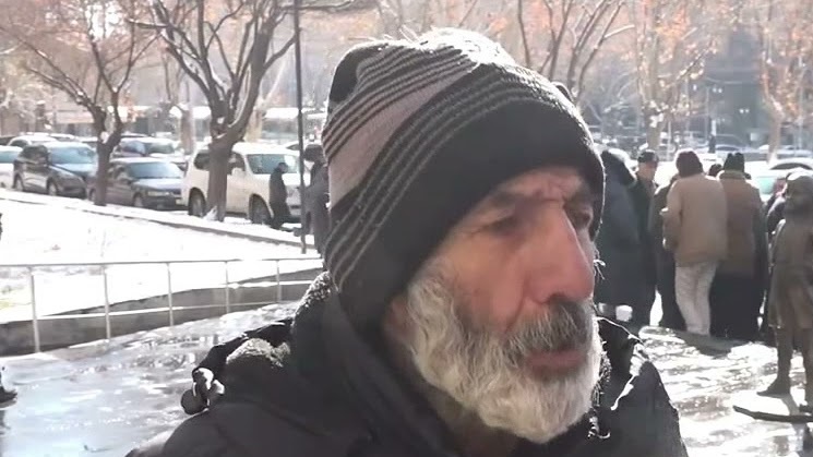 Շուշիից մազապուրծ եղած փախել եկել ենք, հիմա էլ էստեղից են հանում.  անօթեւանների կացարանի բնակիչ