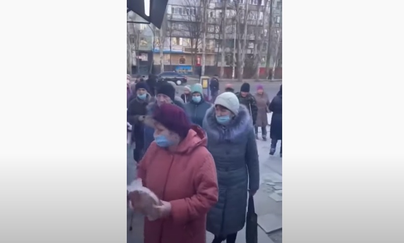 Խերսոնի հայերը հաց են բաժանում թոշակառուներին