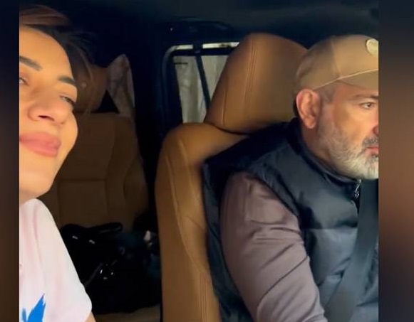 Նիկոլ Փաշինյանը մեքենա է վարում Դիլիջանի ոլորաններում, Աննա Հակոբյանը՝ նկարում․․․