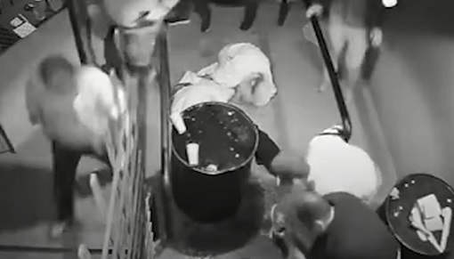 Ինչպե՞ս է Ոստիկանությունը մուտք գործում «Պոլիգրաֆ» ակումբ