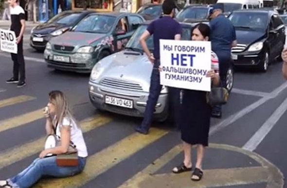 «Թույլ չե´մ տալու, ուզում ես անցիր իմ վրայով». Բողոքի ակցիաներ՝ Երևանում