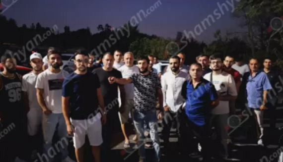 Լարված իրավիճակ՝ Երևանում. վրացական համարանիշներով մեքենա վարող 300-ից ավելի քաղաքացի ակցիա են անում