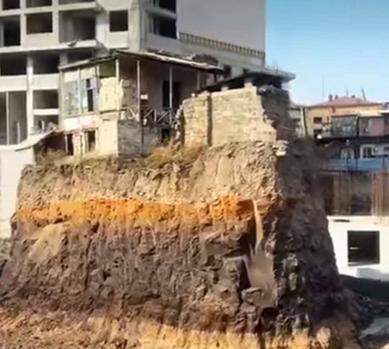 Խայտառակություն՝ Ֆիրդուսի կառուցապատողի կողմից