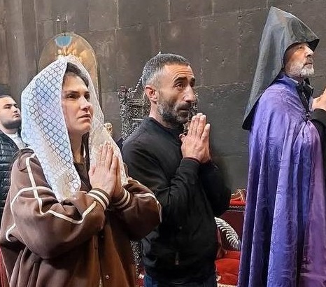 Աղոթք կորած փոքրիկին շուտափույթ գտնելու հավատով. պատարագին նաեւ Տիգրանի ծնողներն էին ներկա