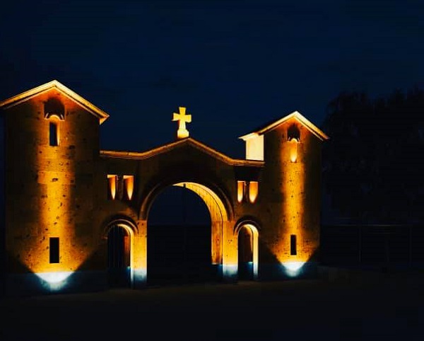 Ի՞նչ է կատարվում Մայր Աթոռի բակում