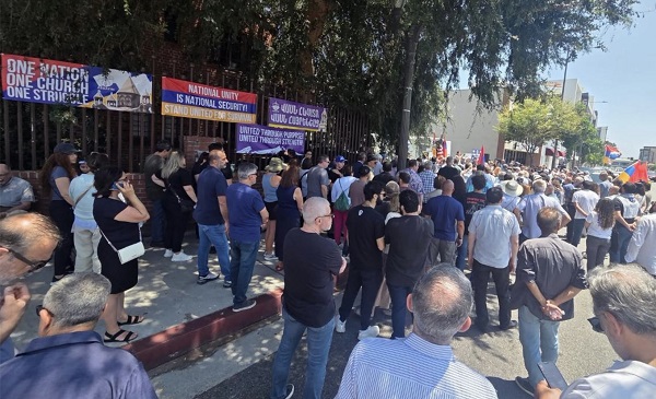 Մոլան հրահանգեց՝ Էջմիածինն իրենց կալվածքն է,Հայ եկեղեցին  այնտեղ կենտրոն չպիտի ունենա․Ցույց ԱՄՆ-ում