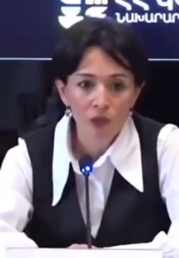 Ինչպե՞ս է Ժաննա Անդրեասյանը խոսում լրագրողի հետ