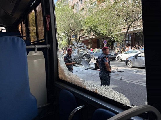 Ամիրյան փողոցում ավտոմեքենայի պայթյունից տուժել է 58 համարը սպասարկող ավտոբուսը