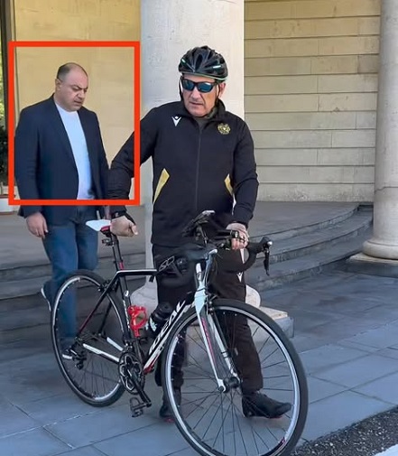 Խեղճ տղեն, գործի բերումով, դարձել է дрессировщик․․․Էդգար Ղազարյան