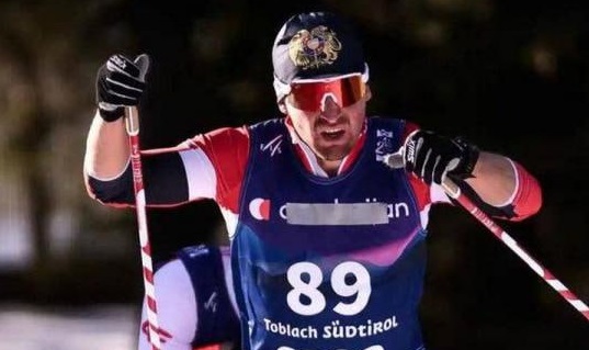 Միքայել Միքայելյանն իր կոստյումի վրայի «Ադրբեջան» գրությունը ծածկել է կպչուն ժապավենով