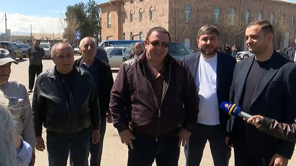 Յուրաքանչյուր հարց ունի իր լուծումը. Գագիկ Ծառուկյանը հանդիպել է Արարատի մարզի բնակիչներին 