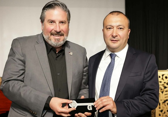 Գլենդելի քաղաքապետը Վահե Էնֆիաջյանին հանձնեց քաղաքի խորհրդանշական բանալին