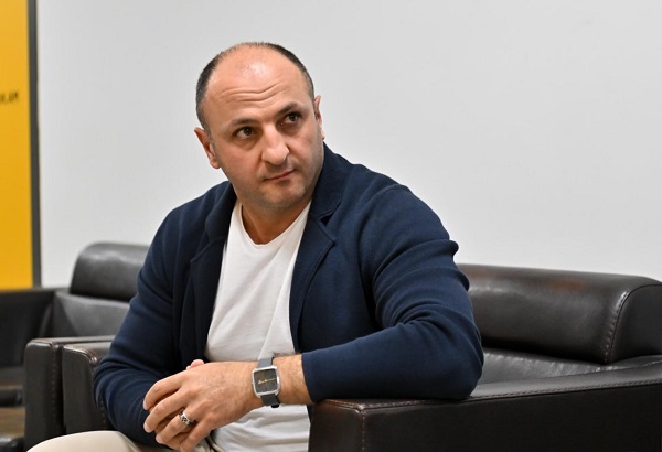 Կադրեր Կարեն Սիմոնյանի բնակարանում իրականացվող խուզարկությունից 