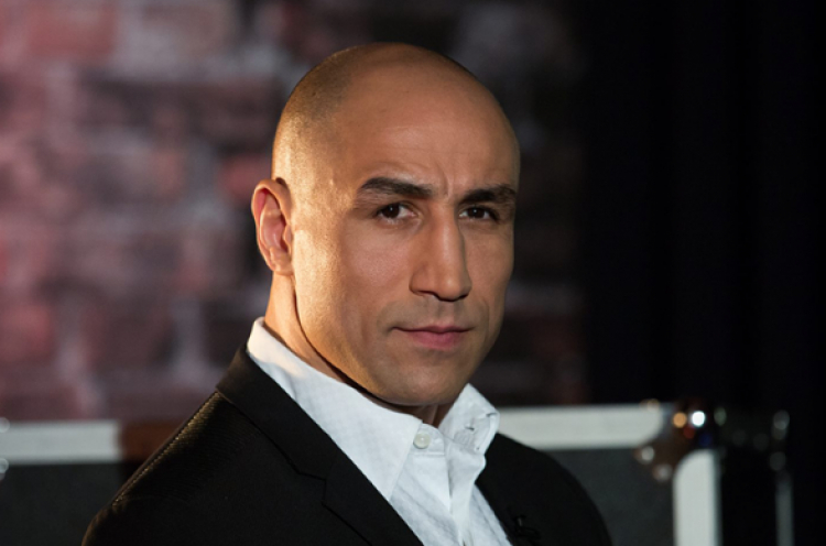 Արթուր Աբրահամը՝ խոհարարի դերում. բռնցքամարտիկը բուրգերներ է պատրաստել «Օրրան»-ի երեխաների համար