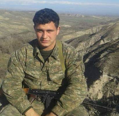 7 զինվորի փրկել էր շրջափակումից ու դիրքը վերադարձնել. շքանշանը ստանալուց մեկ օր անց Միհրանը զոհվեց