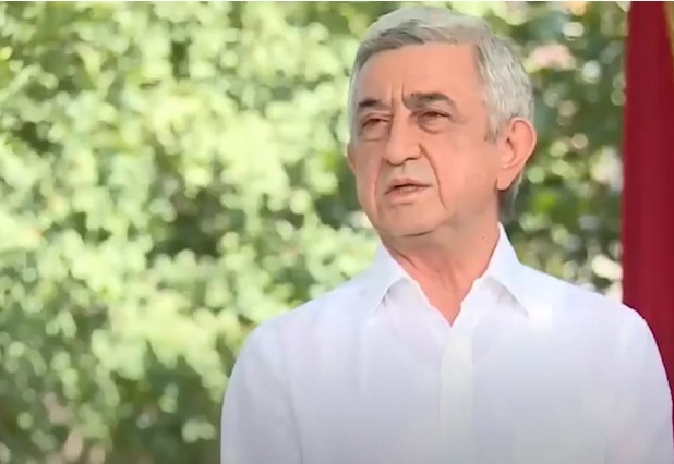 Սերժ Սարգսյանը խնդրեց նախ 1 րոպե լռությամբ հարգել Քառօրյա պատերազմի հերոսների հիշատակը