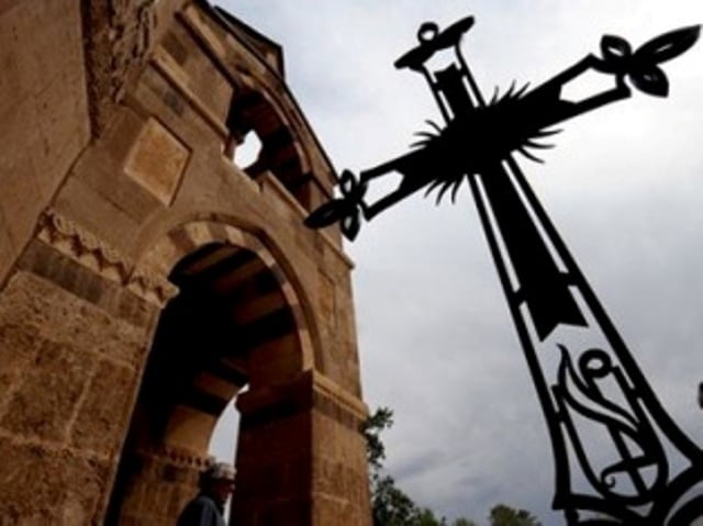 Արտակարգ դեպք Գեղարդավանքում. վիճաբանել են վարդապետն ու կարգալույծ արված նախկին եկեղեցականները