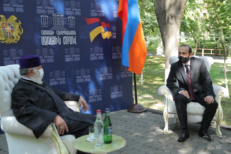 Արարատ Միրզոյանը հանդիպել է Գարեգին Երկրորդի հետ