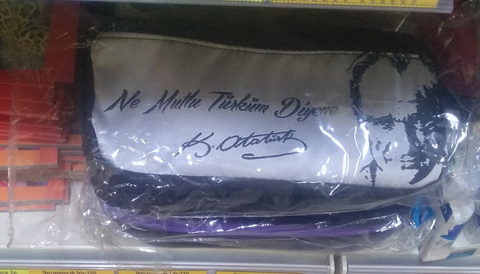 «Երջանիկ է նա, ով կարող է ասել, որ թուրք է»․ Ք. Աթաթուրք» գրառմամբ ապրանքներ` Երևանում