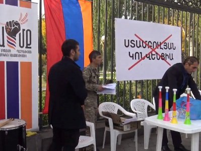 Երբ պետք է ազգայինը պահպանել, անօրինակա՞ն եք համար փողոց փակելը. Ստամբուլյան կոնվենցիայի վավերացման դեմ ակցիա՝ ԱԺ-ի առջև