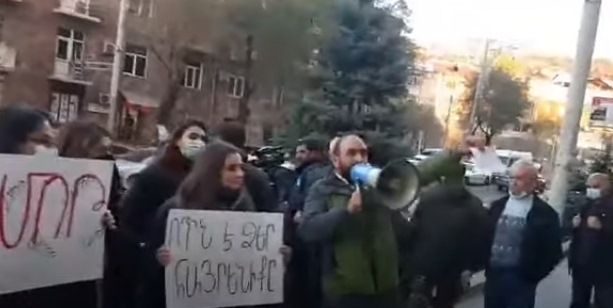 Բողոքի ակցիա ՔՊ գրասենյակի դիմաց՝ Նիկոլ Փաշինյանի հրաժարականի պահանջով