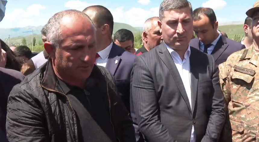 Գեղարքունիքում գերեվարված զինծառայողներից մեկի քեռու հարցը՝ Նիկոլ Փաշինյանին