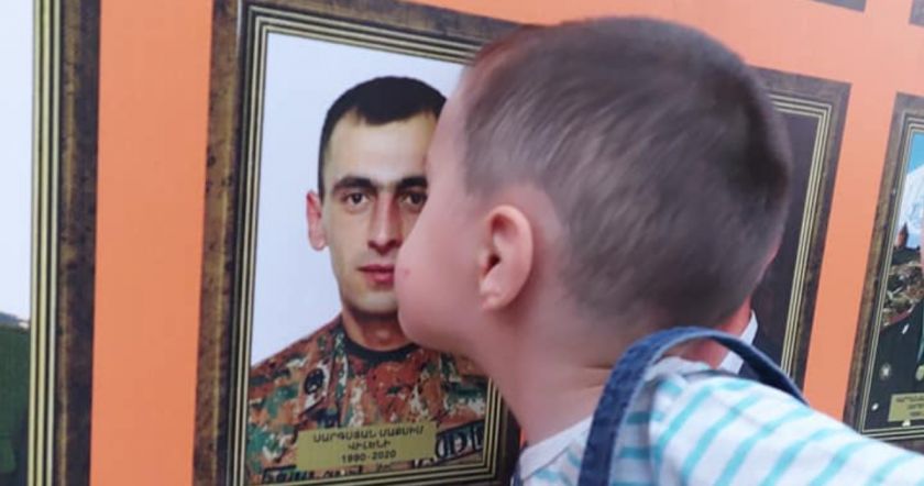 1 տարի առաջ այս օրը ինչ սարսափելի վիճակում էի, ու մինչ այսօր ոչինչ չի փոխվել, ու 1 տարի հետո էլ չի փոխվի. Մաքսիմ Սարգսյանի կնոջ հուզիչ գրառումը